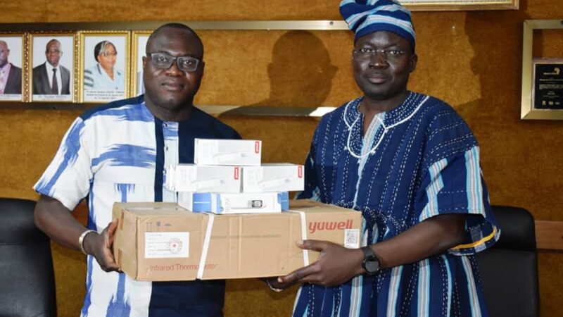 Burkina Faso : La Fondation BE A MERCY offre 12 000 thermomètres numériques au Ministère de la Santé