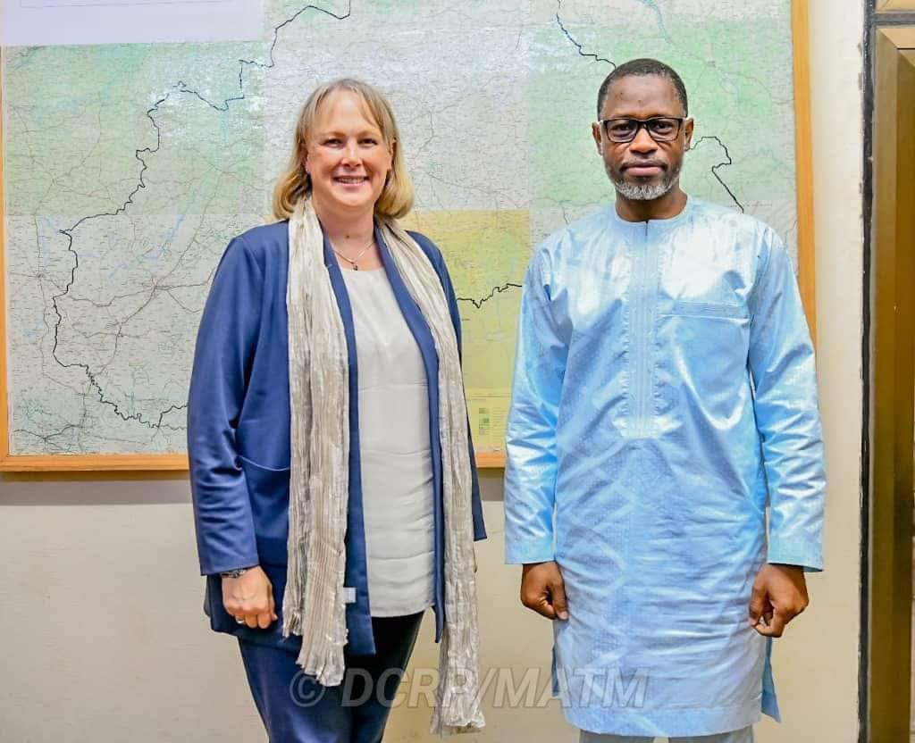 Renforcement de la coopération bilatérale entre les États-Unis et le Burkina Faso : L’ambassadrice Joann M. Lockard rencontre le ministre Émile Zerbo