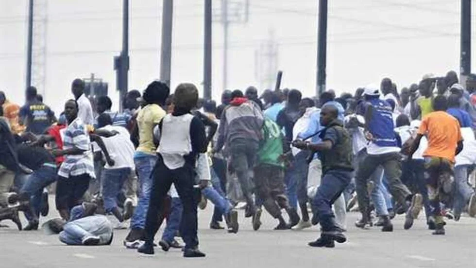  Côte d’Ivoire : 16 manifestants condamnés à 6 mois de prison pour troubles à l’ordre public lors d’une manifestation contre la vie chère en Abidjan