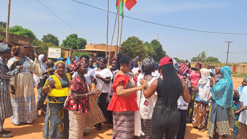 Soutien à la Transition : Des femmes veulent déjouer toute déstabilisation du pays à travers l’ inauguration un rond-point à Pabré