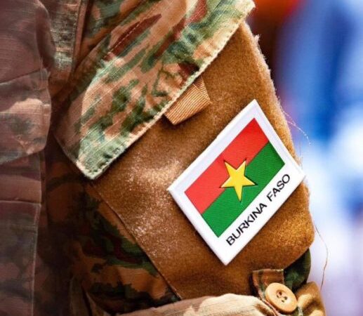 Burkina Faso : Trois hauts cadres radiés des forces armées pour absence irrégulière