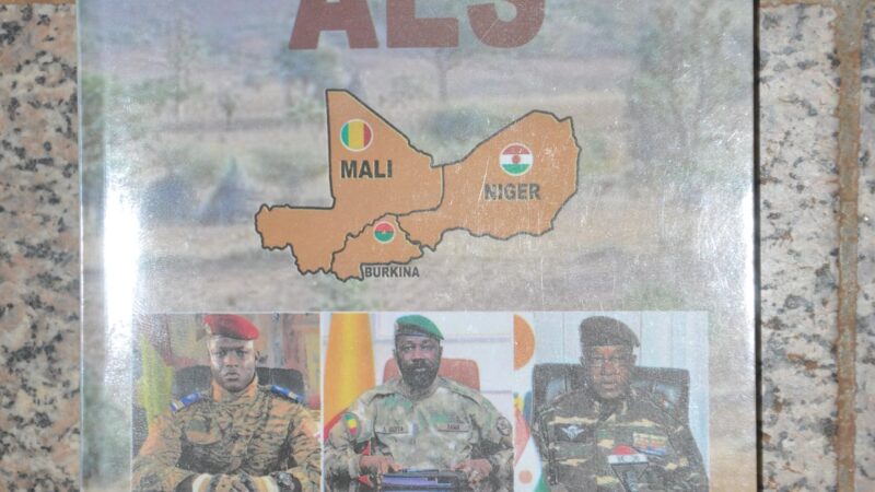 Dédicace du livre « AES : Chronique d’une audacieuse marche » Adama Soro appelle à l’autodétermination des pays africains