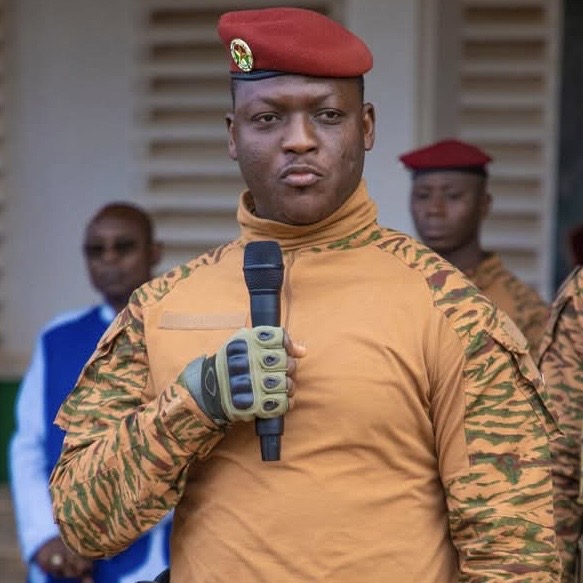 Le capitaine Ibrahim Traoré aux propos de Macron :  « Il faut une lutte implacable contre l’impérialisme, et cela doit être une priorité chaque jour »