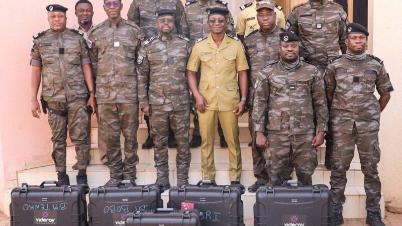 Burkina Faso : Des Brigades des douanes reçoivent des scanners portatifs