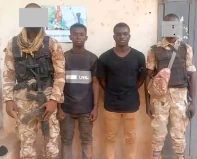 Burkina Faso : Deux individus recherchés interpellés avec 5 millions de FCFA et une arme à feu