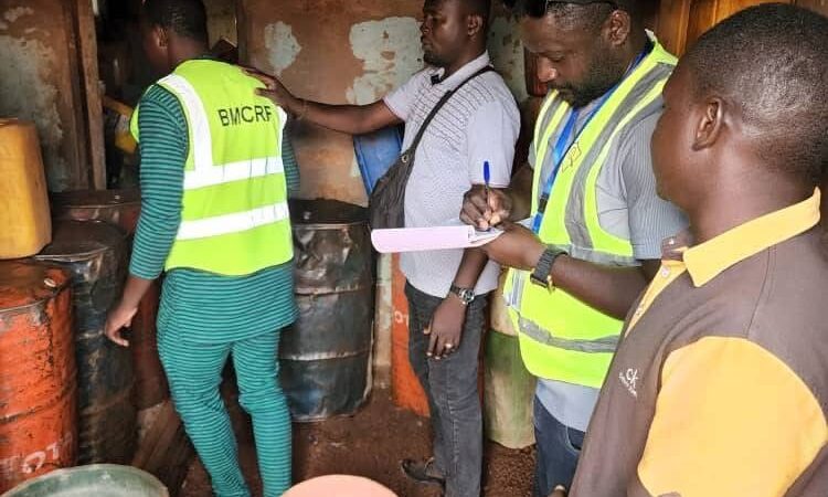 Lutte contre la vente illicite de carburant : une importante saisie opérée à Péni par la DRICA-HBS