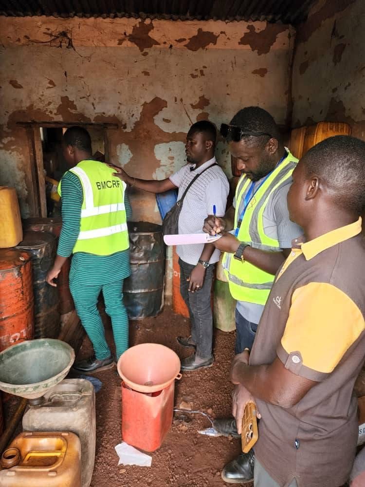 Lutte contre la vente illicite de carburant : une importante saisie opérée à Péni par la DRICA-HBS