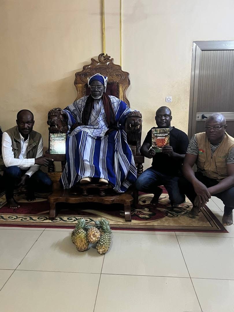 Bobo-Dioulasso : La Ferme Djoda apporte de l’ananas du Burkina au Chef de Canton Bôbô-Mandarê