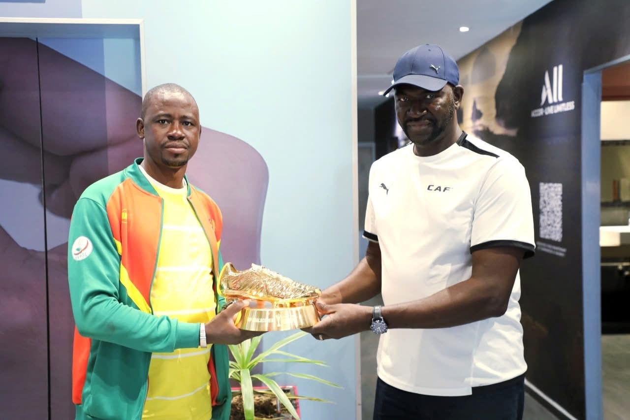 FOOT / CAN U17 – MAROC 2025 : La CAF remet enfin le trophée de co-meilleur buteur à Achraf Lookman Tapsoba