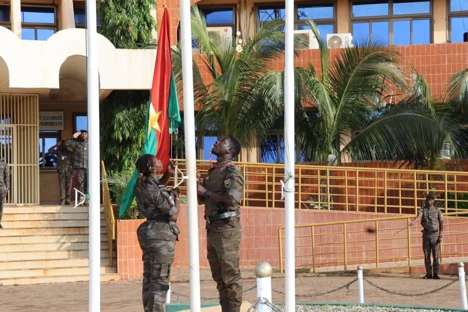 𝐌𝐨𝐧𝐭𝐞́𝐞 𝐝𝐞𝐬 𝐜𝐨𝐮𝐥𝐞𝐮𝐫𝐬 : 𝐮𝐧 𝐚𝐩𝐩𝐞𝐥 𝐚̀ 𝐥𝐚 𝐩𝐞𝐫𝐬𝐞́𝐯𝐞́𝐫𝐚𝐧𝐜𝐞 𝐞𝐭 𝐚̀ 𝐥𝐚 𝐩𝐞𝐫𝐟𝐨𝐫𝐦𝐚𝐧𝐜𝐞