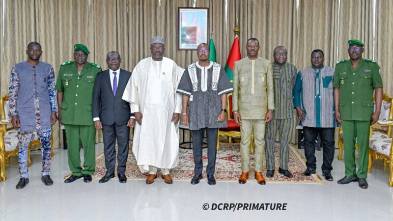 𝐂𝐨𝐨𝐩𝐞́𝐫𝐚𝐭𝐢𝐨𝐧 𝐫𝐞́𝐠𝐢𝐨𝐧𝐚𝐥𝐞 : 𝐥𝐞𝐬 𝐦𝐢𝐧𝐢𝐬𝐭𝐫𝐞𝐬 𝐝𝐞 𝐥’𝐄𝐧𝐯𝐢𝐫𝐨𝐧𝐧𝐞𝐦𝐞𝐧𝐭 𝐝𝐮 𝐜𝐨𝐦𝐩𝐥𝐞𝐱𝐞 𝐖-𝐀𝐫𝐥𝐲-𝐏𝐞𝐧𝐝𝐣𝐚𝐫𝐢 𝐜𝐡𝐞𝐳 𝐥𝐞 𝐏𝐫𝐞𝐦𝐢𝐞𝐫 𝐦𝐢𝐧𝐢𝐬𝐭𝐫𝐞