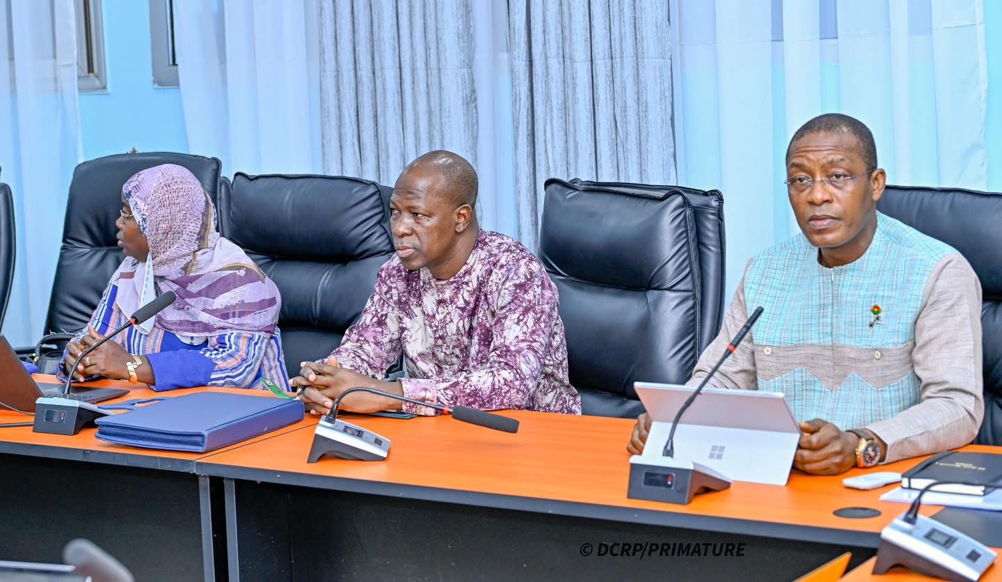 𝐄́𝐯𝐚𝐥𝐮𝐚𝐭𝐢𝐨𝐧 𝐝𝐞𝐬 𝐜𝐨𝐧𝐭𝐫𝐚𝐭𝐬 𝐝’𝐨𝐛𝐣𝐞𝐜𝐭𝐢𝐟𝐬 𝟐𝟎𝟐𝟓 𝐝𝐞𝐬 𝐦𝐢𝐧𝐢𝐬𝐭𝐫𝐞𝐬 : 𝐮𝐧 𝐭𝐚𝐮𝐱 𝐠𝐥𝐨𝐛𝐚𝐥 𝐝𝐞 𝐦𝐢𝐬𝐞 𝐞𝐧 œ𝐮𝐯𝐫𝐞 𝐝𝐞 𝟔𝟎,𝟖𝟓% 𝐩𝐨𝐮𝐫 𝐥𝐞 𝐦𝐢𝐧𝐢𝐬𝐭𝐫𝐞 𝐞𝐧 𝐜𝐡𝐚𝐫𝐠𝐞 𝐝𝐮 𝐂𝐨𝐦𝐦𝐞𝐫𝐜𝐞