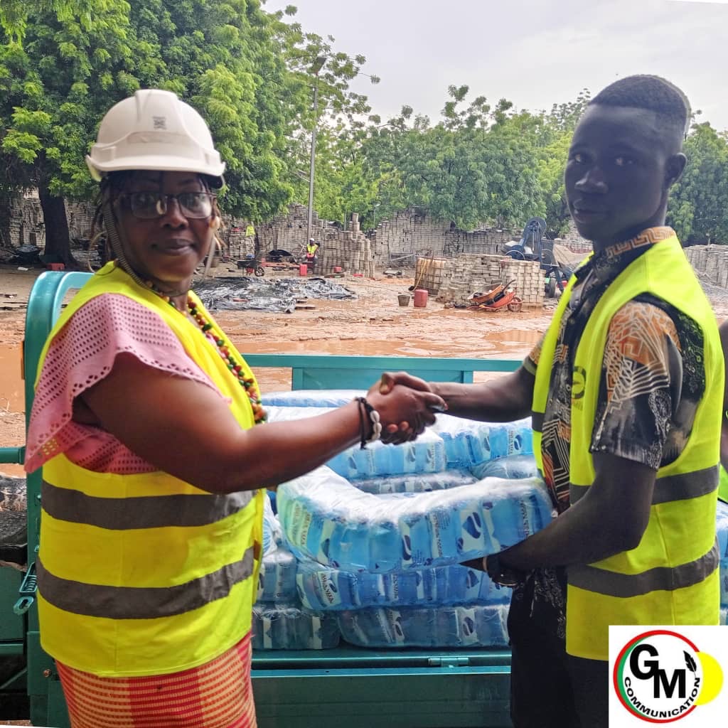 Faso Mêbo: L&rsquo;artiste Célestine Tingueri offre 5 sacs de ciment et des packs d&rsquo;eau à l&rsquo;initiative