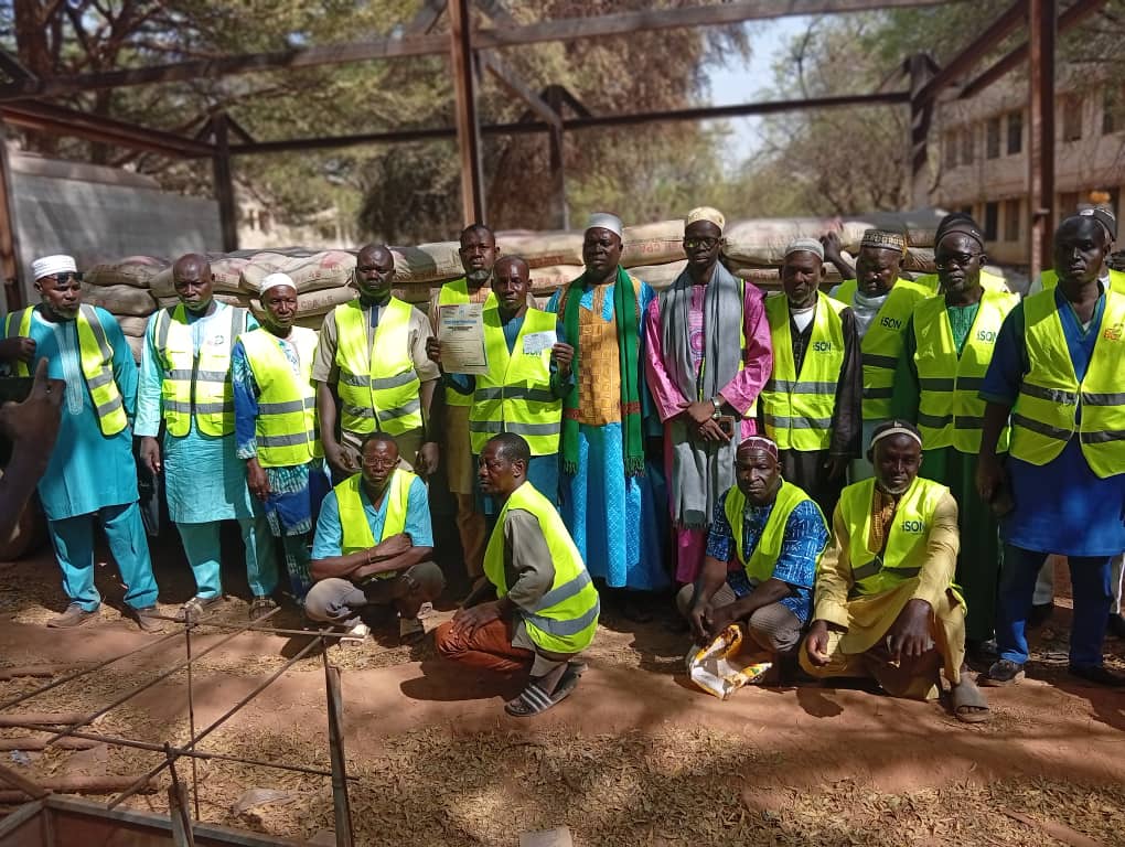 Photo de famille à l’issue du don