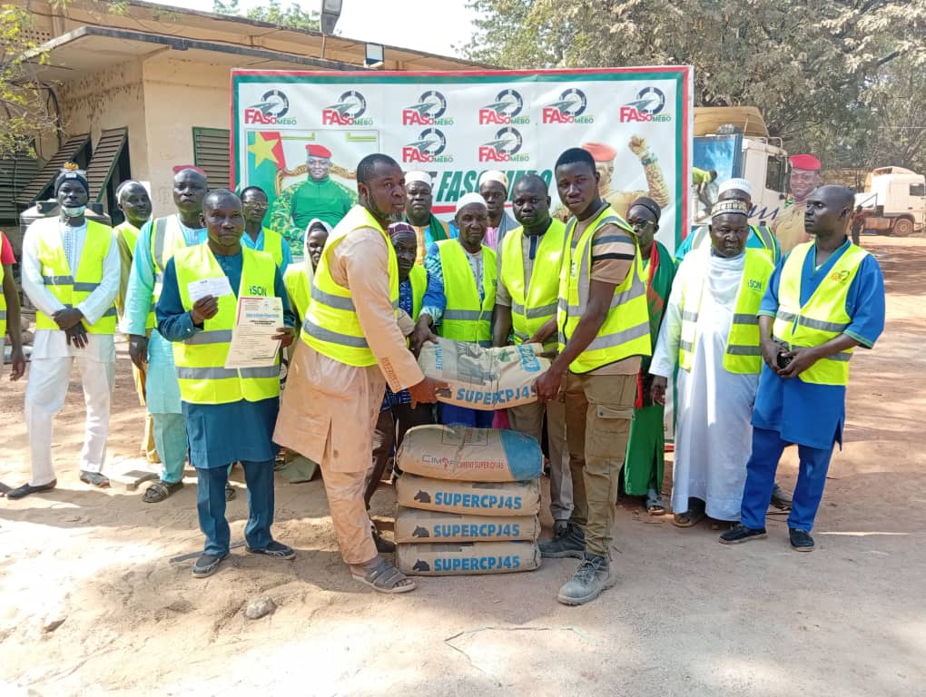 Faso Mêbo : L’association Bayir Metba contribue avec  10 tonnes de ciment