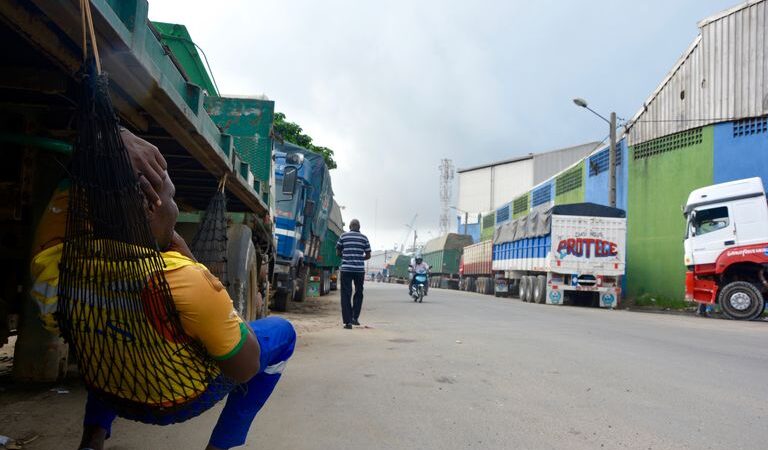 Cacao ivoirien : des centaines de camions bloqués aux portes des ports, une filière sous tension malgré le prix record