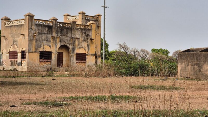 Décrypt | Gares en ruine, mémoire brisée : le prix silencieux des choix économiques