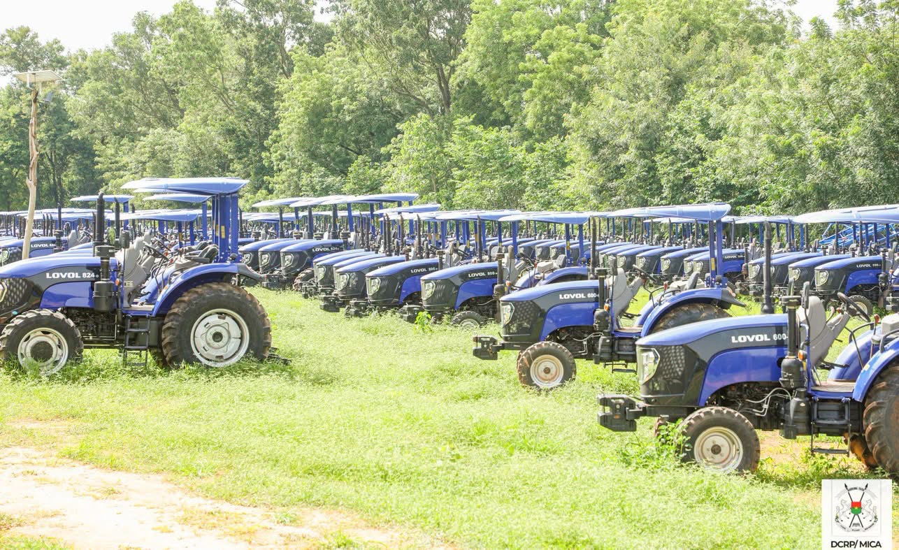 Filière coton/Burkina : 100 tracteurs remis aux producteurs pour renforcer la mécanisation agricole