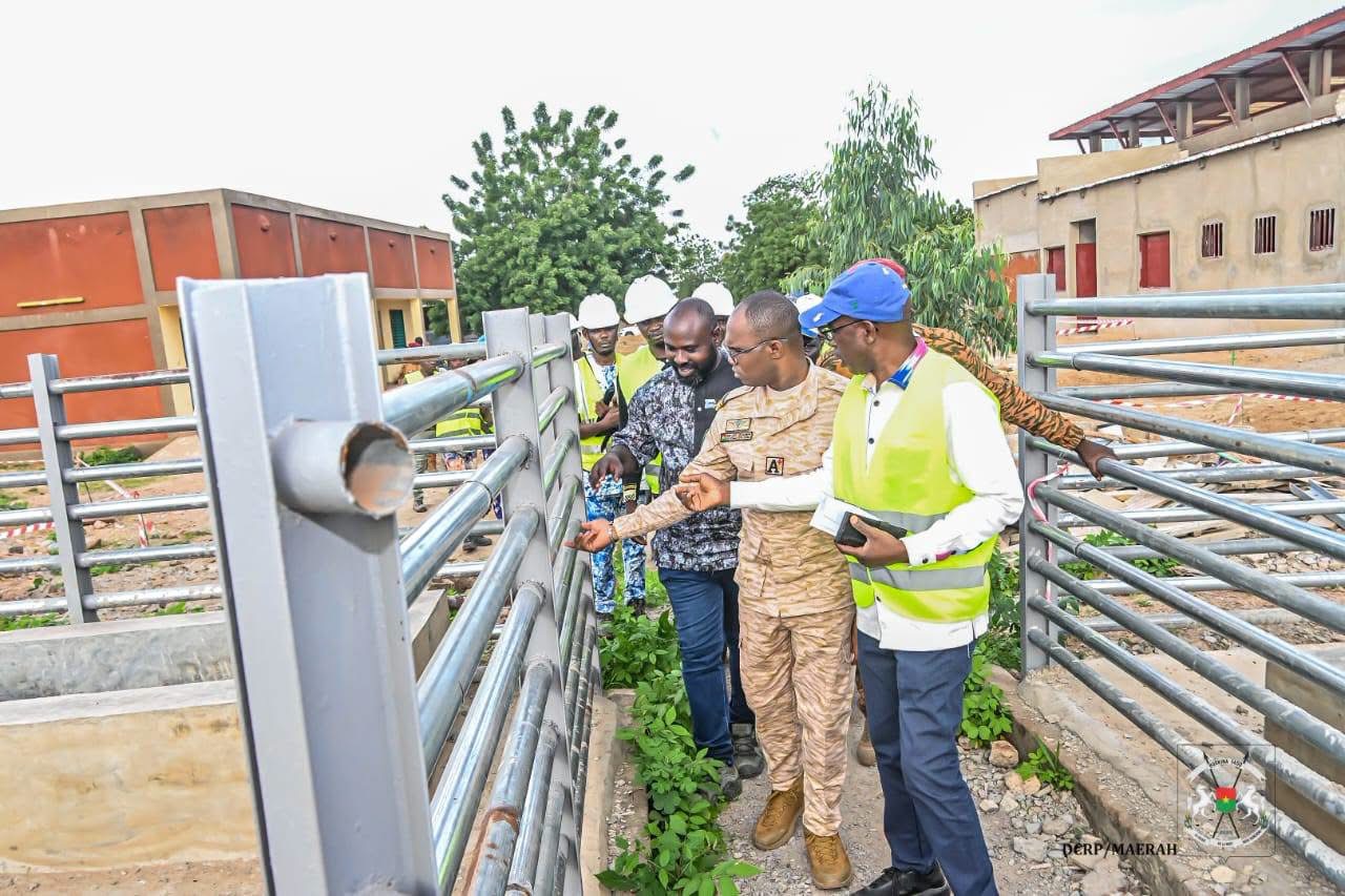 Réhabilitation de l’abattoir de Tenkodogo : 57 % des travaux réalisés, le ministre Sombié veut une infrastructure aux meilleurs standards internationaux