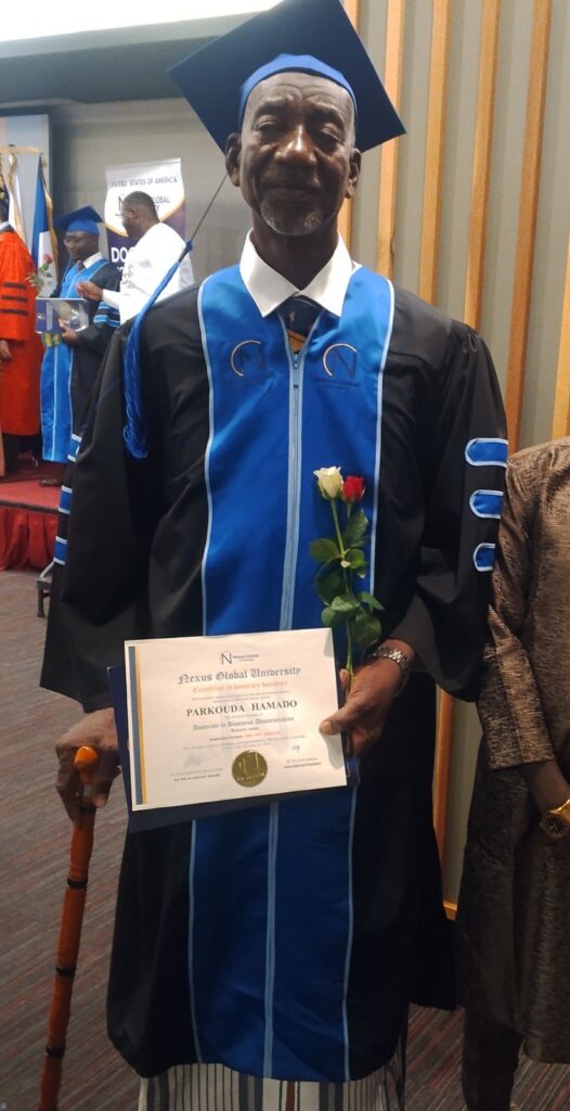 El Hadj Hamado Parkouda a arboré  ses attributs de docteur honoris causa 